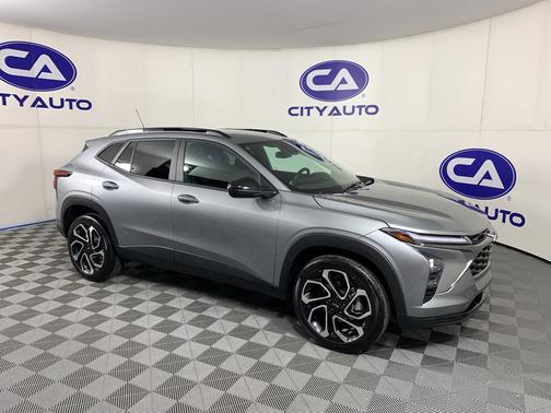 Sterling Gray Metallic 2025 Chevrolet Trax FWD 2RS