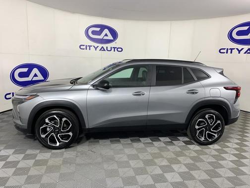 Sterling Gray Metallic 2025 Chevrolet Trax FWD 2RS