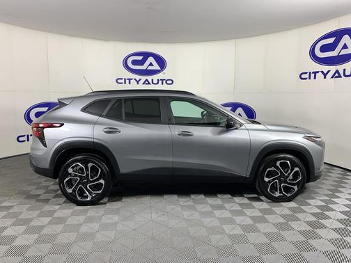 Sterling Gray Metallic 2025 Chevrolet Trax FWD 2RS