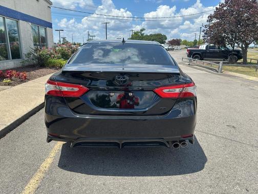 Midnight Black Metallic 2020 Toyota Camry SE