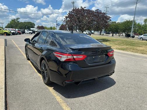 Midnight Black Metallic 2020 Toyota Camry SE