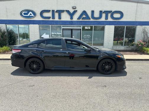 Midnight Black Metallic 2020 Toyota Camry SE