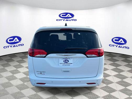 2021 Chrysler Voyager L