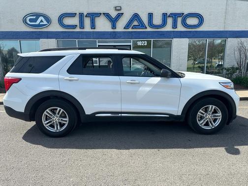 Oxford White 2022 Ford Explorer XLT