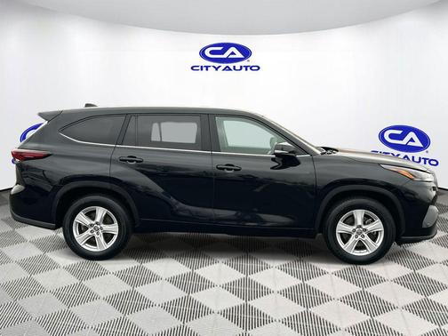 2024 Toyota Highlander LE