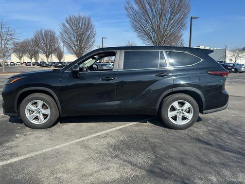 2024 Toyota Highlander LE