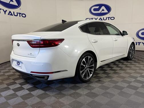 2019 Kia Cadenza Technology