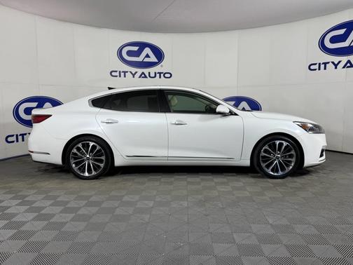 2019 Kia Cadenza Technology