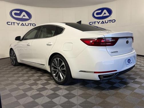2019 Kia Cadenza Technology