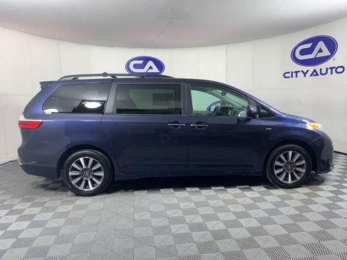 2018 Toyota Sienna XLE Premium