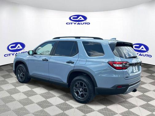 Sonic Gray Pearl 2024 Honda Pilot TrailSport