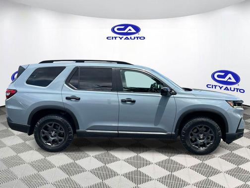 Sonic Gray Pearl 2024 Honda Pilot TrailSport