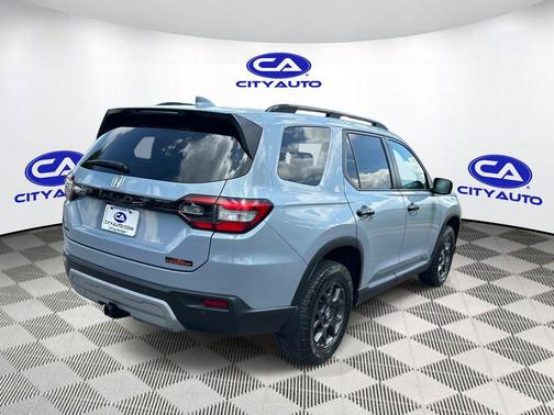Sonic Gray Pearl 2024 Honda Pilot TrailSport