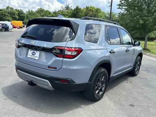 Sonic Gray Pearl 2024 Honda Pilot TrailSport