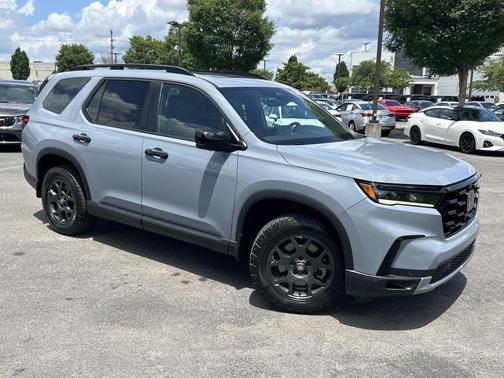 Sonic Gray Pearl 2024 Honda Pilot TrailSport