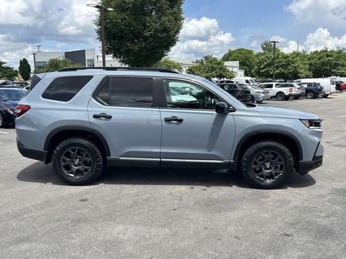 Sonic Gray Pearl 2024 Honda Pilot TrailSport