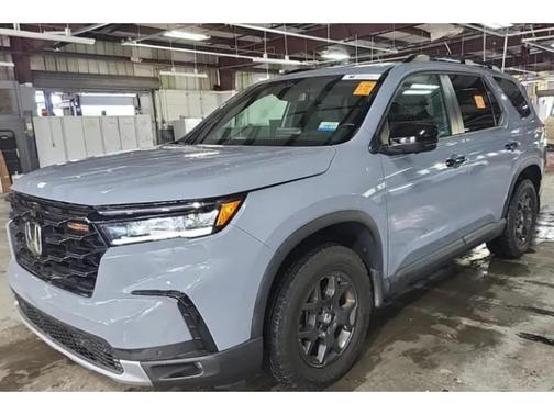 Sonic Gray Pearl 2024 Honda Pilot TrailSport