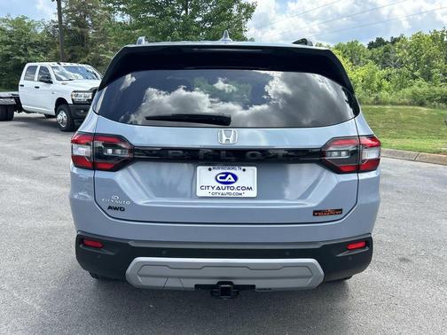 Sonic Gray Pearl 2024 Honda Pilot TrailSport