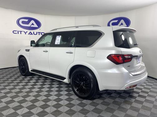 2024 INFINITI QX80 Luxe