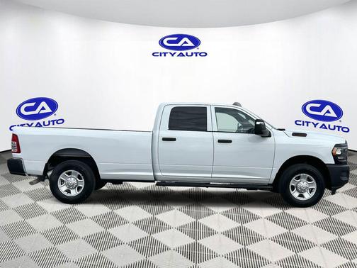 2023 RAM 2500 Tradesman Crew Cab 4x2 8' Box