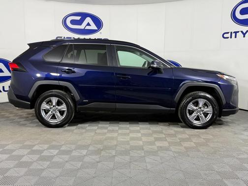 2022 Toyota RAV4 Hybrid XLE