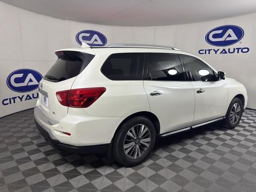 Pearl White 2017 Nissan Pathfinder SL