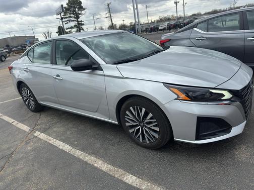 2025 Nissan Altima SV FWD