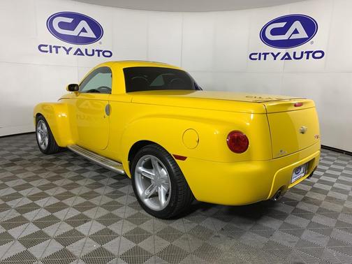 2004 Chevrolet SSR LS