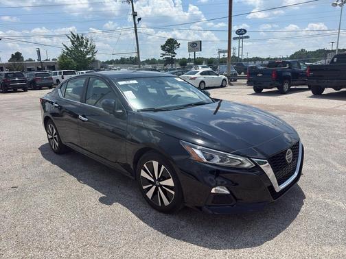 Super Black 2022 Nissan Altima 2.5 SV
