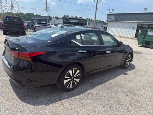 Super Black 2022 Nissan Altima 2.5 SV