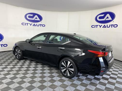 Super Black 2022 Nissan Altima 2.5 SV