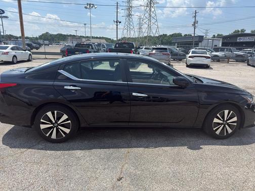 Super Black 2022 Nissan Altima 2.5 SV