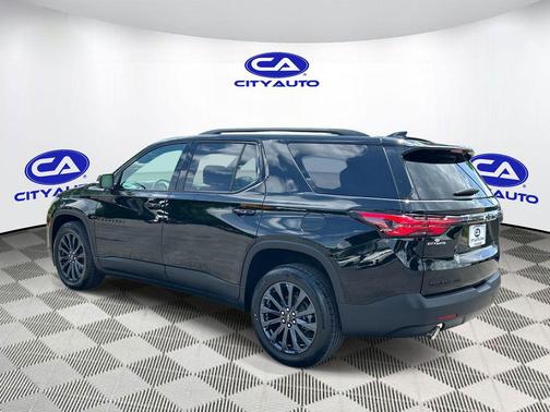 Mosaic Black Metallic 2022 Chevrolet Traverse RS