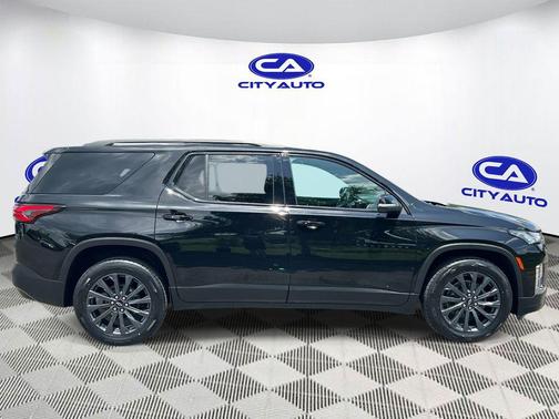 Mosaic Black Metallic 2022 Chevrolet Traverse RS
