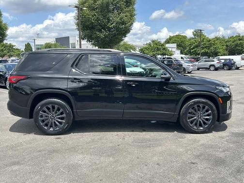 Mosaic Black Metallic 2022 Chevrolet Traverse RS