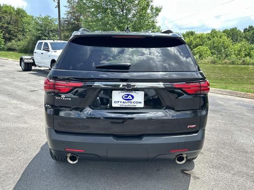Mosaic Black Metallic 2022 Chevrolet Traverse RS