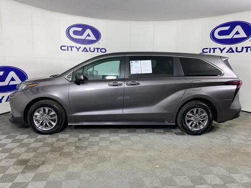2024 Toyota Sienna LE