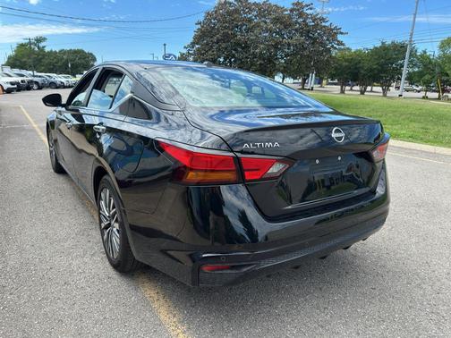 Super Black 2025 Nissan Altima SV FWD