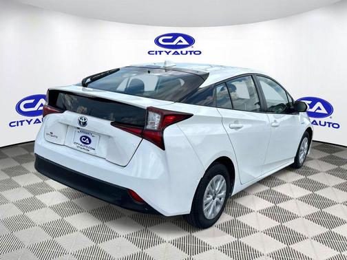 White 2022 Toyota Prius LE