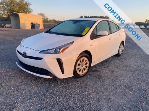 White 2022 Toyota Prius LE