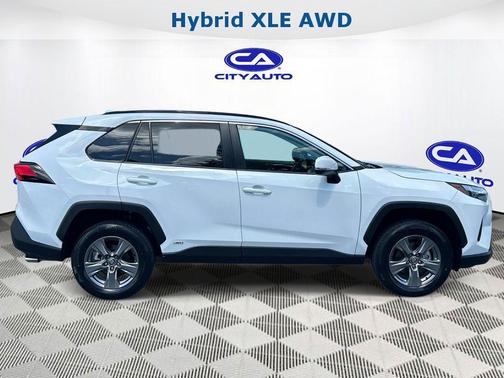 Ice Cap 2024 Toyota RAV4 Hybrid XLE