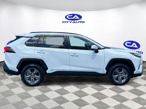 Ice Cap 2024 Toyota RAV4 Hybrid XLE