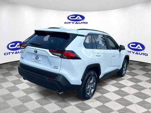 Ice Cap 2024 Toyota RAV4 Hybrid XLE