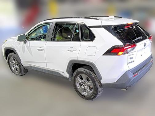 Ice Cap 2024 Toyota RAV4 Hybrid XLE