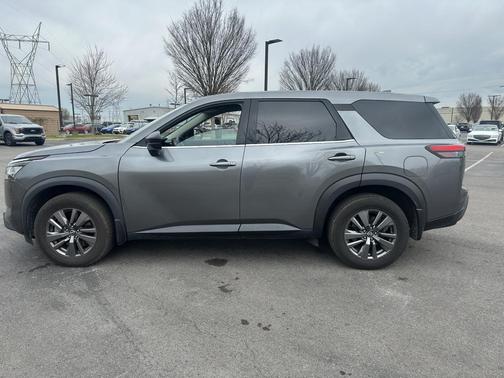 2022 Nissan Pathfinder S 2WD