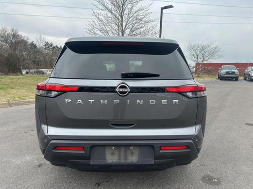 2022 Nissan Pathfinder S 2WD