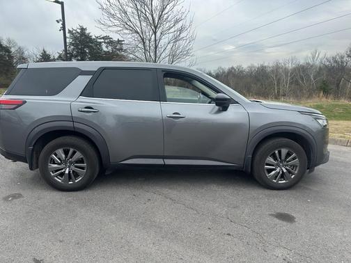 2022 Nissan Pathfinder S 2WD