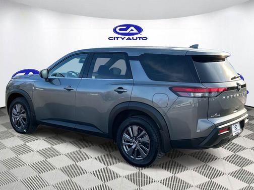 2022 Nissan Pathfinder S 2WD