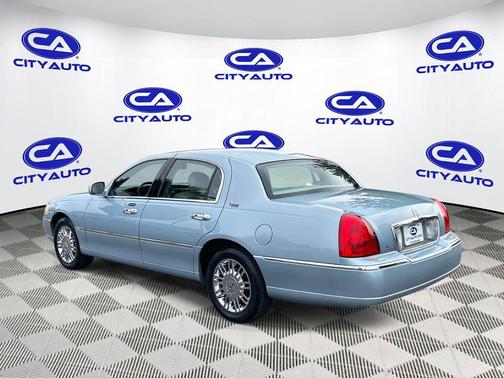 2010 Lincoln Town Car Signature