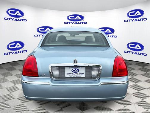 2010 Lincoln Town Car Signature